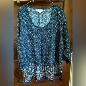 Avenue women’s plus size tunic style top.